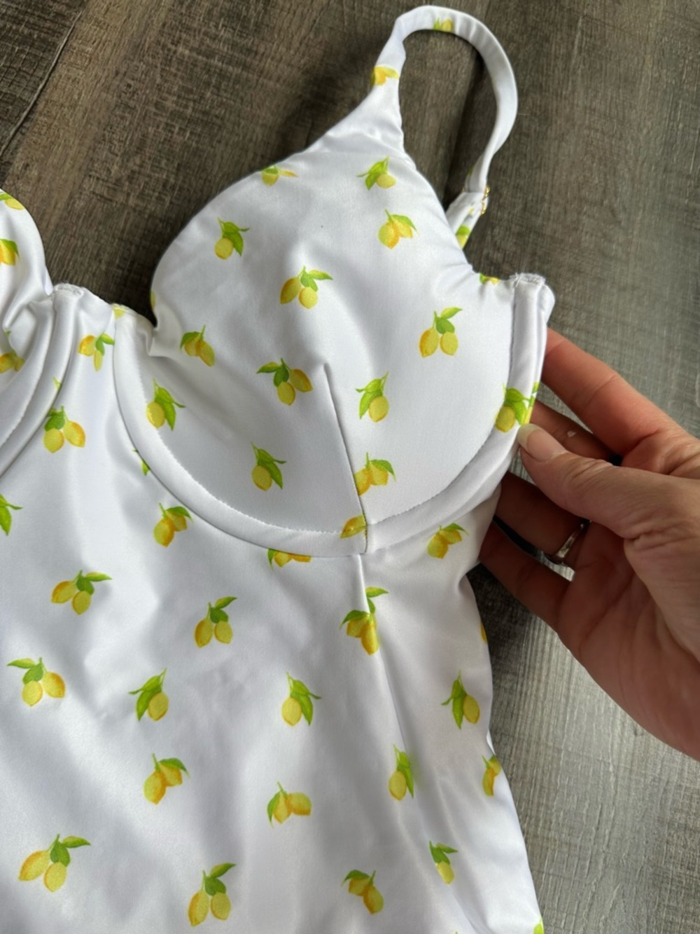 Kenny Flowers The Amalfi White Lemon-Print Underwire OnePiece Swimsuit Large NWT - Picture 8 of 13